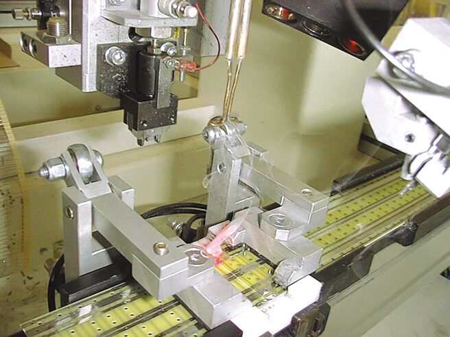 大憲高週波藉由不同高頻機種，由微電腦自我診斷控制，確保於作業中能自動調適，協助工業設計更為精準。圖／業者提供