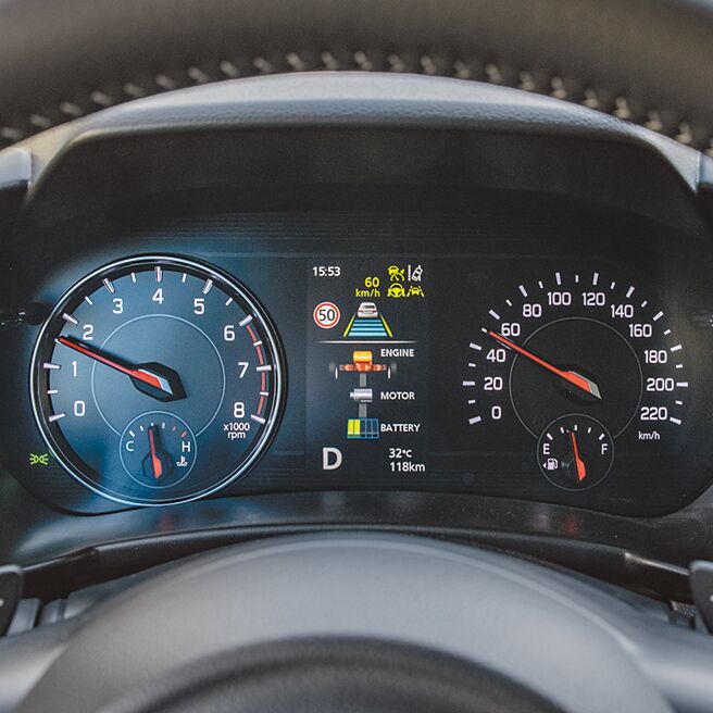 数位化仪表显示丰富的行车资讯。（陈大任摄）