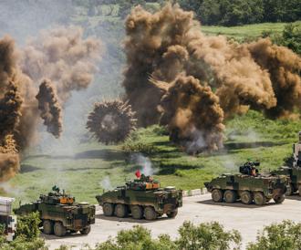 【三軍聯訓測考】完善火力協調 展現精實訓練效能