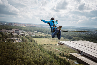 浙江推「窩囊版」高空彈跳 菜鳥也不怕 遊客暴增