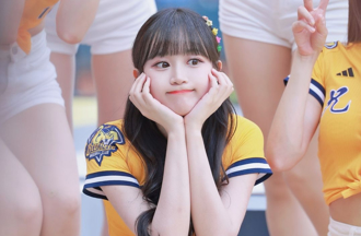 啦啦隊女神邊荷律「下機狂晃」超兇片瘋傳　粉絲頭暈：殺傷力極強