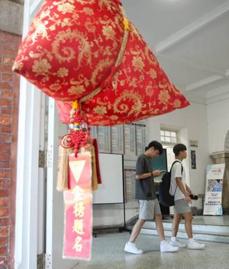 分科測驗生物難易適中 少部分超過課本內容不易判斷