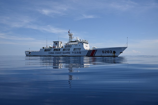 大陆海警是世界上规模最大的海警队，拥有一百多艘千吨级以上的船舰，最大的超过万吨。（图／新华社）