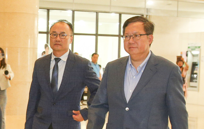 前桃园市长郑文灿遭疑涉贪案，经歷检方3次抗告，桃园地方法院11日裁定收押禁见。（资料照/陈麒全摄）