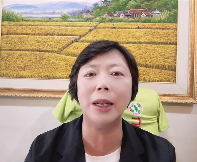 海基会前董事长郑文灿昨日遭桃园地院裁定羁押禁见。身为律师的民进党市议员郑文婷批法院仅用与秘书沟通及「实质影响力」作为羁押理由，「那只要当过官的都可能逃亡」，并认为裁定可被挑战。（市议员郑文婷提供／徐佑升基隆传真）