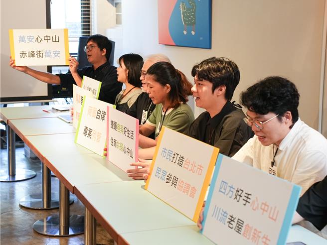 近日南西商圈、赤峰商圈多个商家遭人检举，造成74间商家受影响，商圈面临团灭危机，为此业者筹备「台北市心中山巷弄好生活商圈发展协会」对外发声，12日上午偕同店家、居民共同举办记者会。（黄敬文摄）