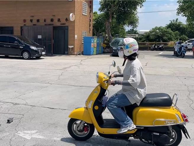 機車下鄉考照因可就近報考，極受民眾歡迎。（孫英哲攝）