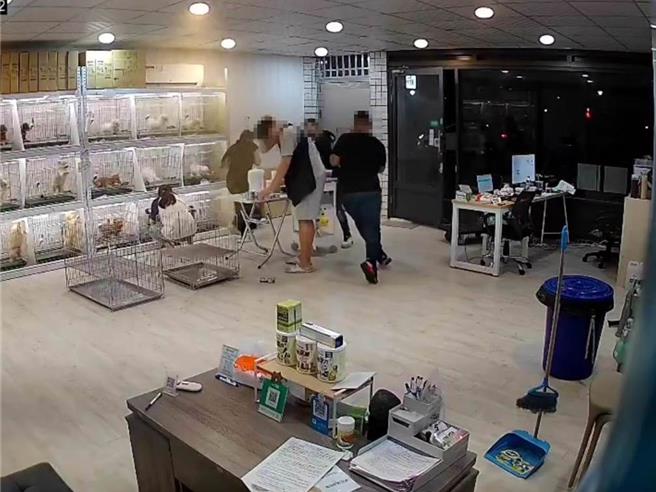 彰化员林男宠物店员遭猛砍断臂，2恶煞一审各判11年、10年，二审改依重伤害罪均判8年10月。（中时资料库）