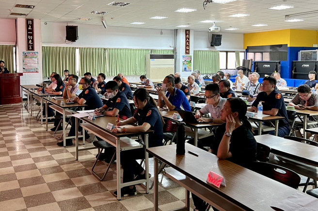 本次协调会邀请市政府卫生局、板桥区公所及新北宪兵队等单位共同参与。（图 / 警方提供）