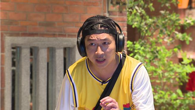 張立東努力答題。（台視提供）