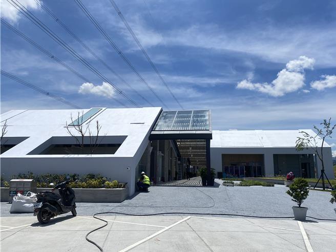 国6东草屯休息站进入收尾阶段，13日完工启用，将成为台湾东西横向国道首座休息站。（民眾提供／杨静茹南投传真）