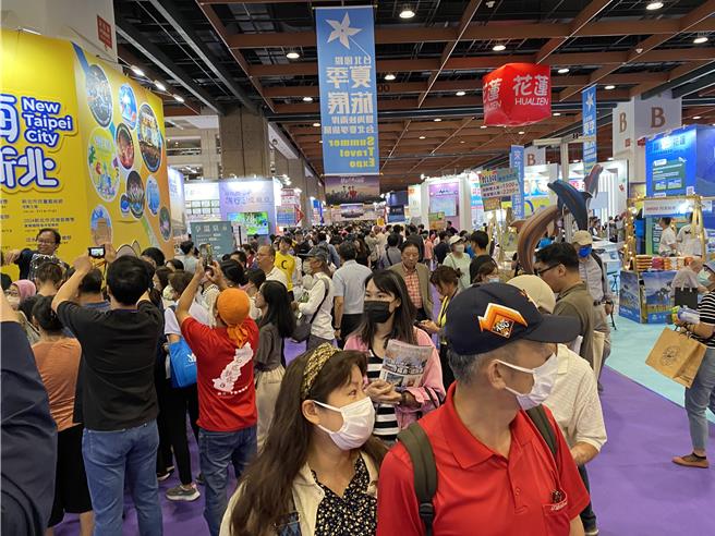 台北国际夏季旅展暨海峡两岸台北夏季旅展12日在世贸一馆开幕。（蔡明亘摄）