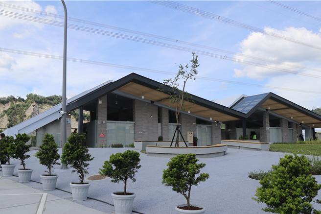 国道6号旧收费站用地成功变身东草屯休息站。（蔡明亘摄）
