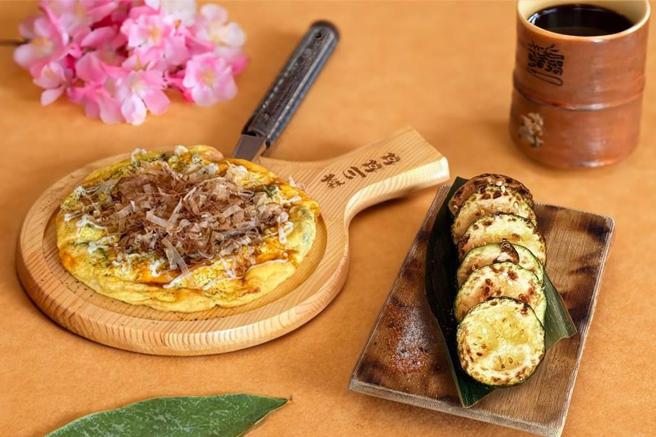 「森川丼丼」夏日推出全新菜單，包含「香煎櫛瓜」、「田園櫛瓜烘蛋」兩道清爽無負擔櫛瓜餐點。圖／業者提供