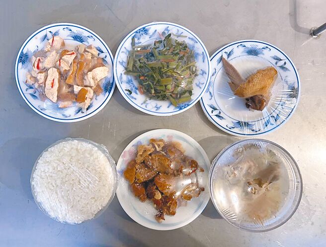前桃園市長鄭文燦涉嫌收賄被羈押禁見，桃園看守所便當為滷雞翅、涼拌豆干、炒空心菜、清蒸排骨湯。（桃園監獄提供）