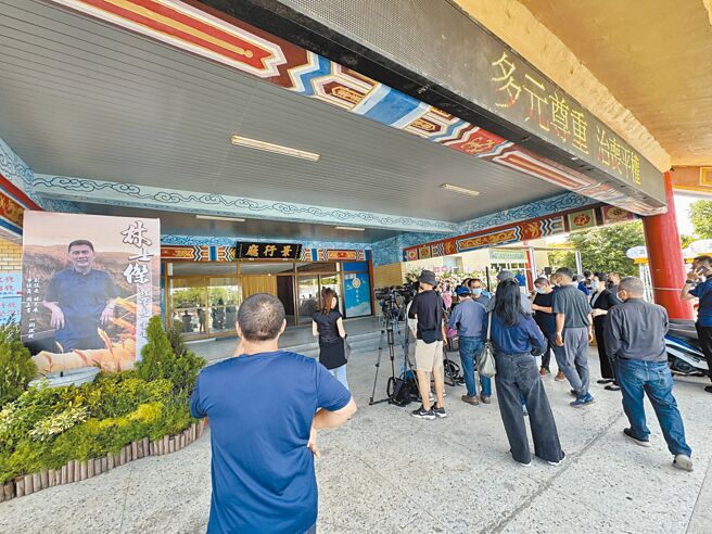 南市区渔会理事长林士杰灵堂11日起开放亲友吊唁。（曹婷婷摄）