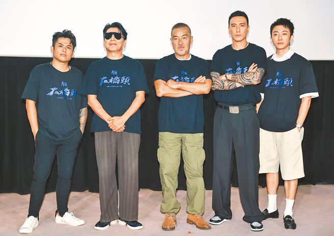 張再興（左起）、高捷、龍天翔、王陽明、懷秋11日出席電影記者會。（羅永銘攝）