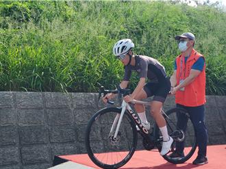 云林县运首纳自由车竞赛 国小学童与70岁高龄长者同场竞技