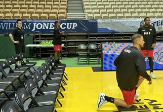 瓊斯盃》阿聯隊有台灣人？原來是雲豹防護組長緊急救援