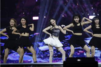 Red Velvet庆10周年被台粉应援吓到 宣美萌比爱心中文喊「给你」