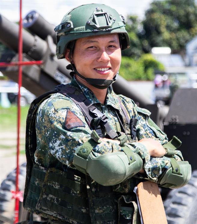 584旅砲兵營砲1連砲長謝銘軒中士。（記者林睿奕攝）