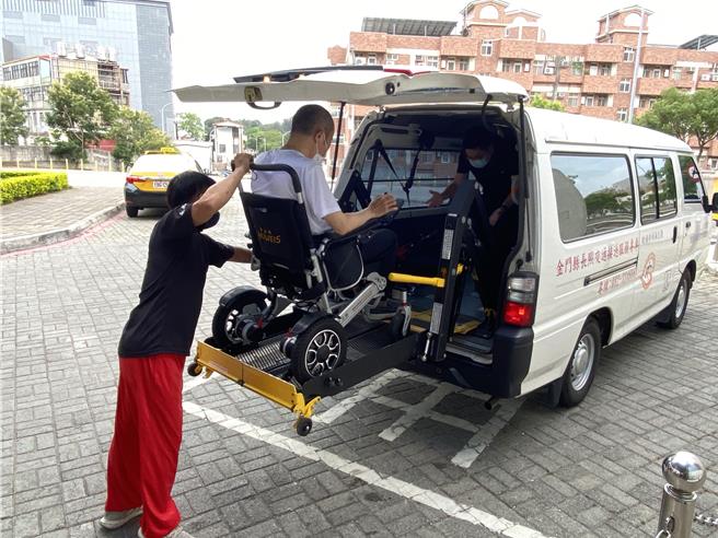 金门县卫生局导入长照交通接送智慧AI系统，将自7月15日起率先于烈屿乡启用试办。（示意图／于家麒摄）