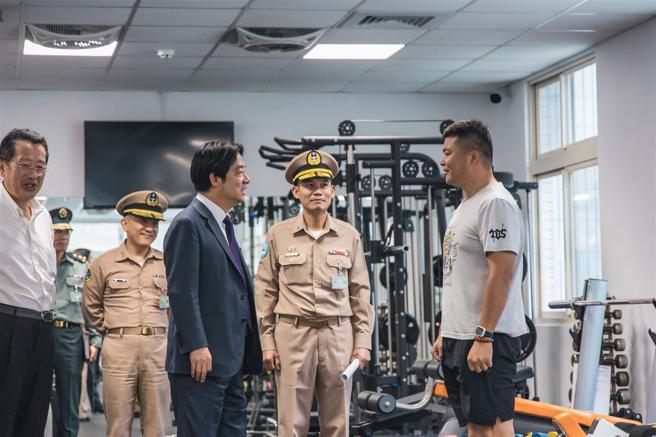赖总统今日前往威海营区，视察官兵生活与办公大楼。（记者陈彦陵摄）