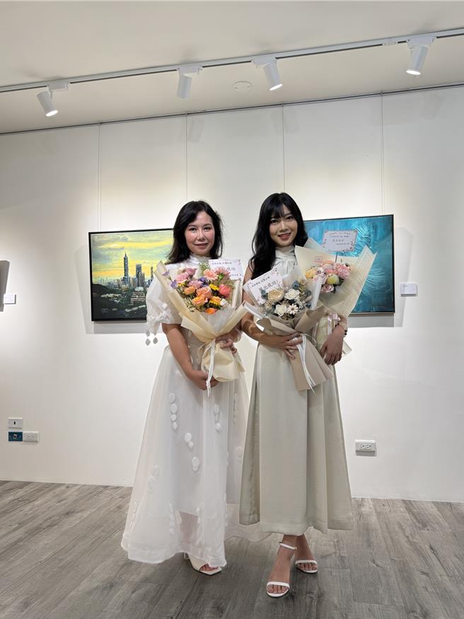 移民署第10届新住民及其子女筑梦计画，两位新住民艺术家（左为彭岚、右为兰岚）举办诗画台湾－「岚」双个展。（翻摄照片／林郁平台北传真）