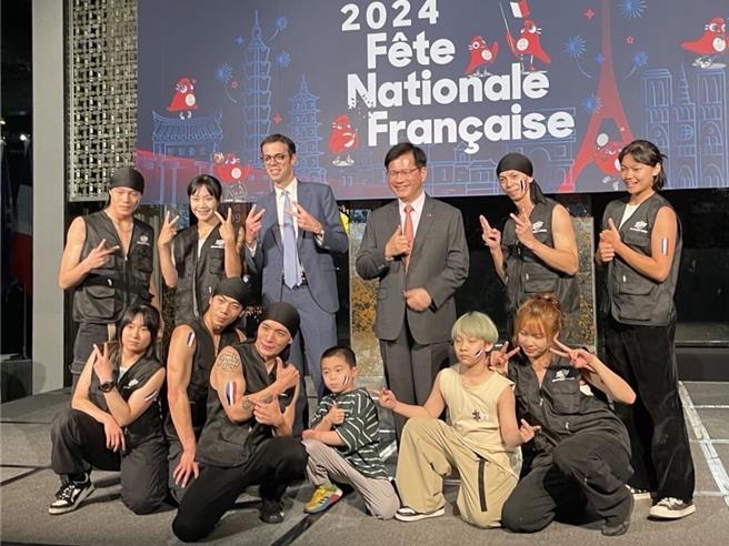 外交部長林佳龍12日晚間出席法國國慶酒會。（外交部提供）