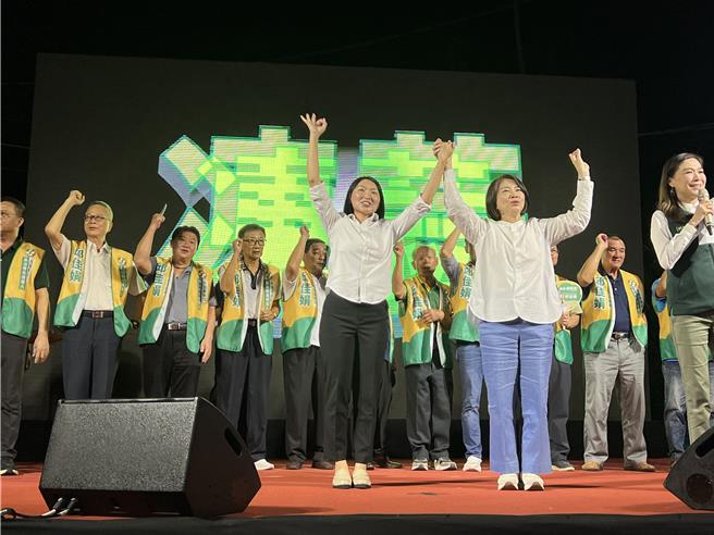 民進黨籍候選人邱佳娟有縣長周春米站台，周春米表示，自己全力支持邱佳娟的初衷很單純，讓長治建設在最短時間往前衝。（謝佳潾攝）