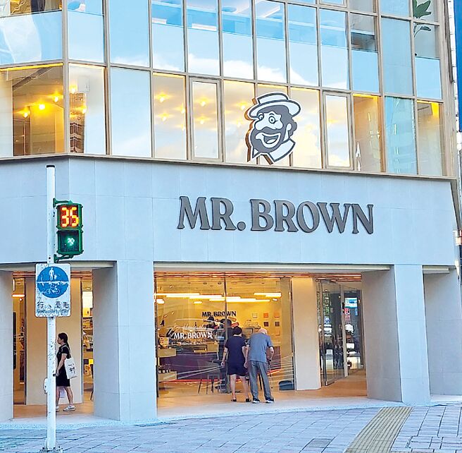 〈伯朗咖啡馆 南京概念店〉占地三层楼，每层楼依不同客群提供不同的功能。图／姚舜