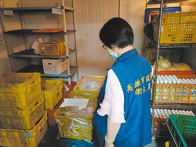 高雄仁武区柏升冷冻食品公司涉嫌将过期肉品改标后混装出售，经高市卫生局调查，共有4家饭店受害。（高市卫生局提供／杨舒婷高雄传真）