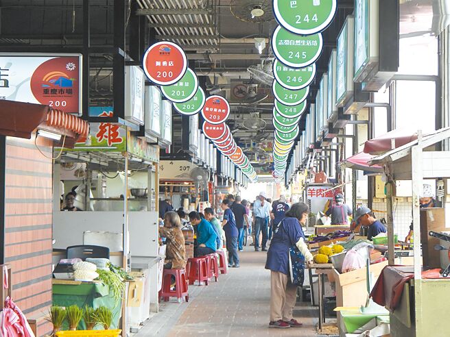 花蓮強震衝擊傳統市場買氣，19日至8月10日止於縣內14處公、私有市場推出「市集加倍券」，現金100元可兌換面額200元的加倍券。（羅亦晽攝）