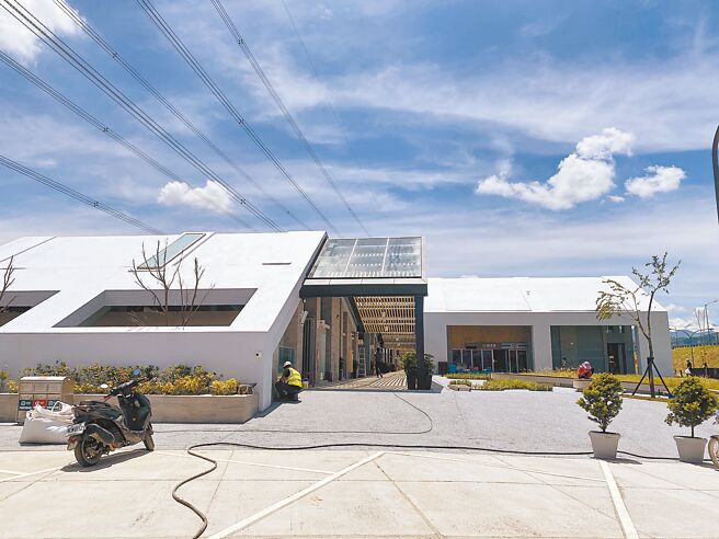 国6东草屯休息站已完工，13日启用，将成为台湾东西横向国道的首座休息站。（民眾提供／杨静茹南投传真）