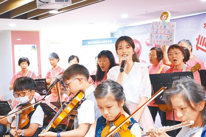 林岱縈12日出席公益活動，散播正能量。（紅心字會提供）