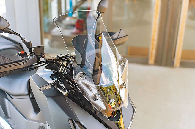 两段手动可调风镜。（吴松翰摄）