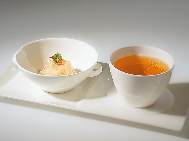 「鮮蟹肉干撈官燕」輔以雞湯潤口，鮮滑爽潤。（萬象餐飲提供）