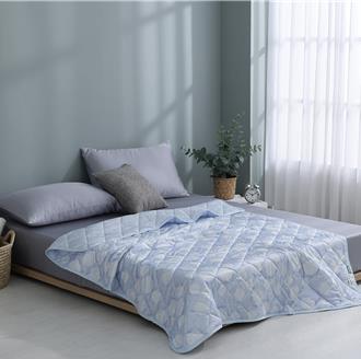 百貨涼感寢具業績猛衝30％ 涼被「特價少個0」加碼買1送1