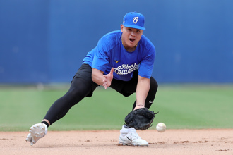 中職》張育成守備看起來很自在 14日擔任先發游擊