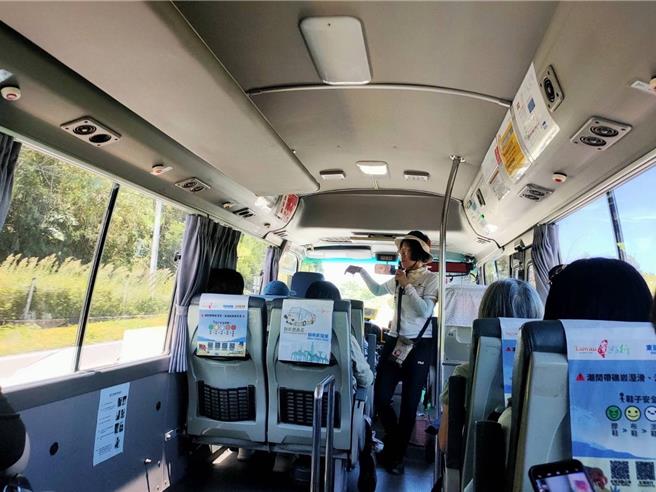 花莲暑期盛事「太平洋南岛联合丰年节」将在19、21日热闹登场，今年首次推出免费接驳导览服务，由专业的导游领队在车上介绍活动内容及特色亮点，让参与民眾快速掌握资讯，深度体验活动多元的文化内涵。（花莲县政府提供／罗亦晽花莲传真）