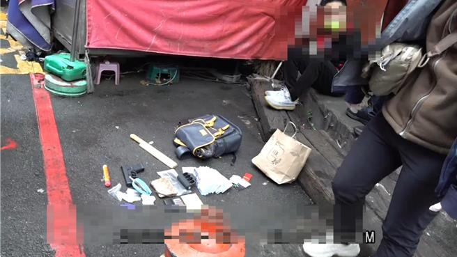 台中市刑大警方乔装成修马路的工人，一举破获贩毒集团。（台中市刑警大队提供／李易昌台中传真）