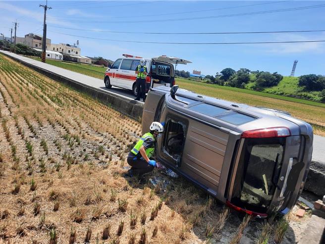 消防人員到場救援卻不見人影。（民眾提供／李京昇苗栗傳真）