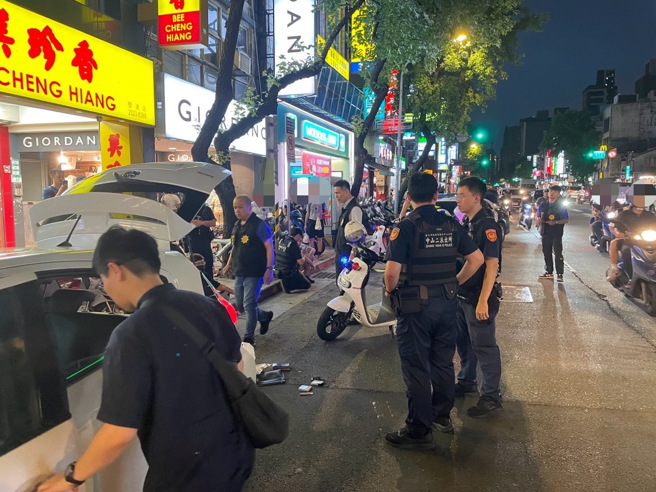 警方接获报案，立即拦截围捕，即时把受害人救出送医。（翻摄画面）