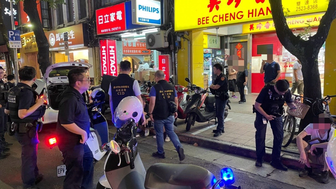 警方接获报案，立即拦截围捕，即时把受害人救出送医。（翻摄画面）