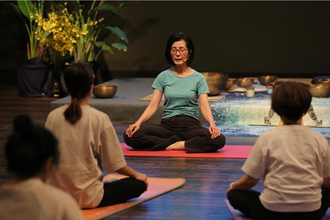 觐秀丽担任「常不轻‧正念一日体验」课程正念讲师。（大爱电视台提供）