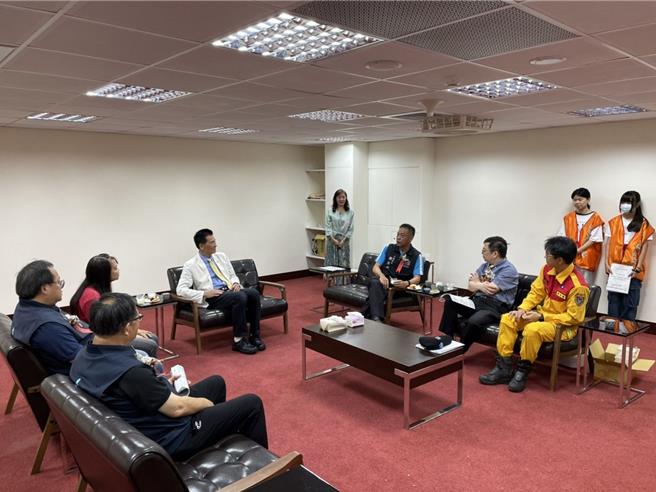 医狗同心，搜救同行，桃园市特别举办领犬员与兽医师的研习训练。(消防提供／蔡依珍桃园传真)