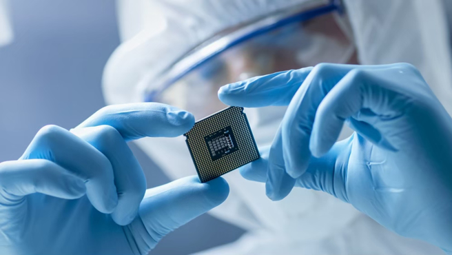 川普认为台湾应向美国缴保护费之说，三三会理事长林伯丰回应。（图／shutterstock达志）