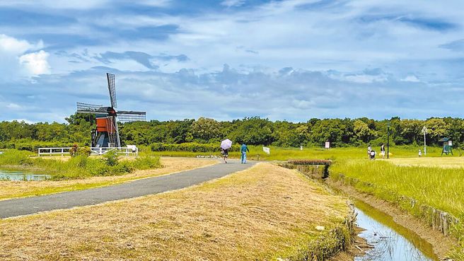 位于台南柳营的「德元埤荷兰村」，结合在地水圳特色及荷兰乡村元素，别具异国风情。（资料照／张毓翎摄）