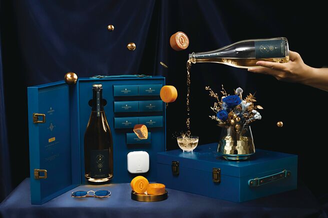 高雄洲际酒店2024奢华版中秋礼盒「港湾旅人行囊」，定价2,388元。图／高雄洲际酒店提供