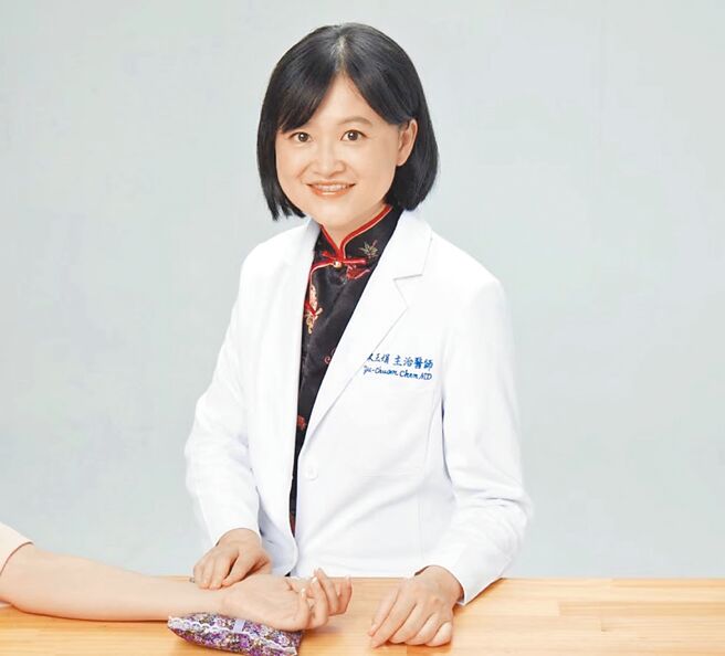 陈玉娟从医超过20年，帮助上万人治疗妇科问题，更帮自己治疗了不孕症。（陈玉娟提供／王家瑜台北传真）